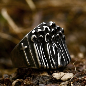 Gothic-Ring aus Edelstahl im Punk-Stil mit Sensenmann-Umhang und Kreuz-Motiv, oxidiert