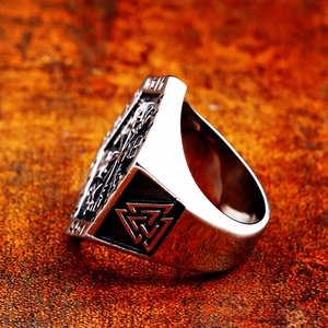 Vintage Nordischer Wikinger Kompassring aus Edelstahl mit Valknut-Symbolen und Runen