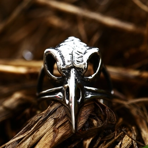 Bague vintage crâne de corbeau viking en acier inoxydable avec finition argent brossé
