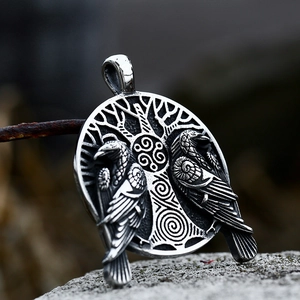 Collana con Ciondolo Vichingo Corvo di Odino in Acciaio Inossidabile Vintage Mitologia Nordica Albero del Mondo Nodo Celtico per Uomo Donna Gioielli Solo Ciondolo