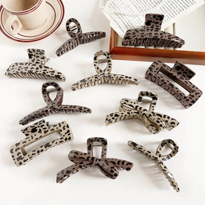 Retro Leopard Print Large Hair Claw Clip Fashion Plastic Shark Clip For Women Thick Hair Styling Accessories Daily Office
