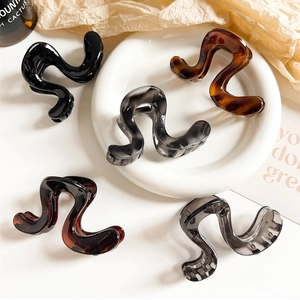Korean Style Minimalist S-Shaped Wave Hair Claw Clip Geometric Line Plastic Shark Clip For Women Daily Styling Accessories