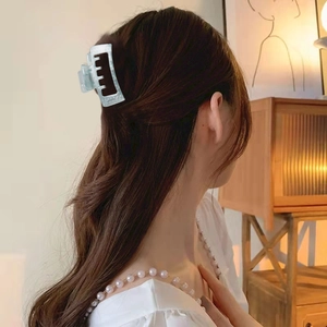 Pince à cheveux élégante bleu clair texture marbre pour femme accessoire de coiffure