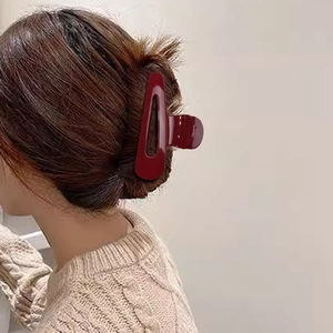Pinza per capelli bordeaux lucida da donna con design a trapezio vuoto minimalista