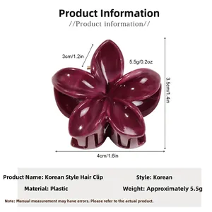 Détail d'une pince à cheveux fleur effet marbre avec mesures de 4 cm de long et 3,5 cm de haut