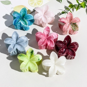 Pince à Cheveux Frangipanier Motif Marbré Résine Pince Crabe Florale Douce pour Vacances à la Plage Femme