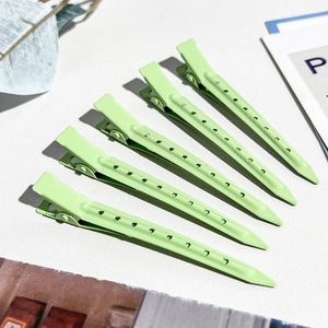 Set di cinque mollette per capelli in metallo verde chiaro dal design aerodinamico