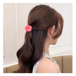 Pink heart-shaped flower hair claw clip for elegant summer beach vacation hairstyling