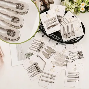 Lot de barrettes à cheveux en métal argenté aux styles variés sur carte blanche