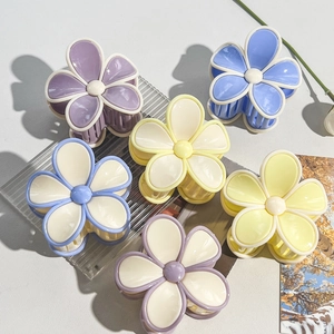 Sweet Plumeria Flower Hair Claw Clips For Women Contrast Color Floral Shark Clips Non-Slip Hair Accessories For Beach Vacation