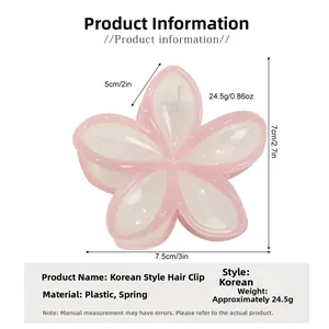 Dettaglio delle dimensioni della molletta a fiore rosa con petali semitrasparenti