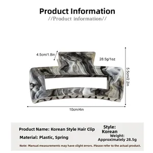 Détail de la pince à cheveux motif marbre avec dimensions précises de 10x5,5 cm