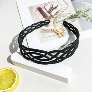 Close-up of black wave headband showing the woven hollow design and non-slip inner teeth