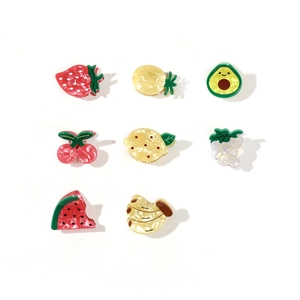 Mini-Haarklammern-Set mit bunten Früchten wie Erdbeeren und Kirschen in Muscheloptik
