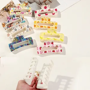 Pinces à cheveux carrées avec motifs de fruits colorés pour une coiffure bien fixée