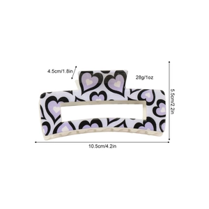 Grande pince à cheveux carrée violette avec motif de cœur et dimensions précises