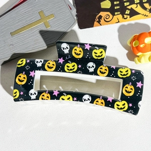Detail of 8.5cm square Halloween claw clip with pumpkin and skull UV printing