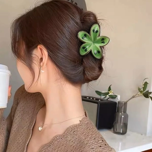 Cute kiwi print flower hair claw clip for women in sweet fruit style hair styling