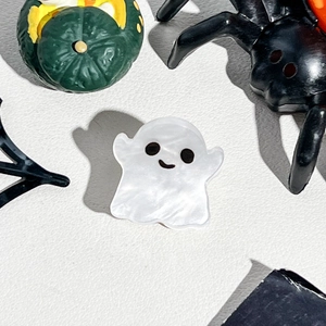 Close-up of cute ghost hair clip with white pearl texture for Halloween festive decor