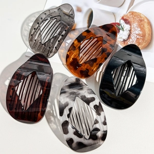 Fashion Leopard Print Hair Claw PC Geometric Hollow Duckbill Clip Versatile Hair Accessory For Women Daily Hair Styling