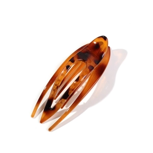 Classic tortoiseshell pattern hair clip with multi-tooth design for elegant hairstyling