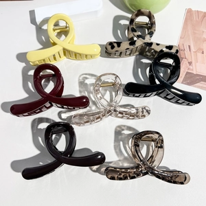 Elegant Large Hair Claw Clip Infinity Twist Design Glossy PS Plastic Hair Clip Durable Non Slip Hair Accessory For Women