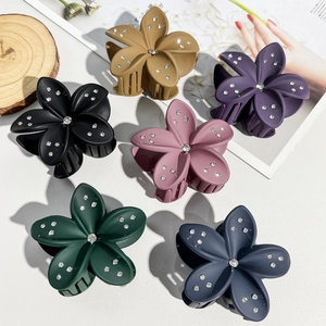 Elegant Frangipani Flower Hair Claw Frosted Plastic Rhinestone Inlaid Shark Clip Hair Accessories For Women Hair Styling