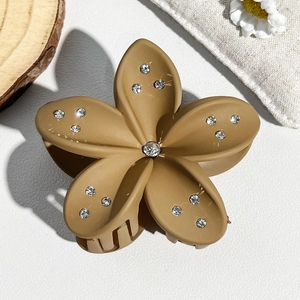 Detail view of 8cm matte khaki flower hair claw clip with sparkling rhinestones decoration