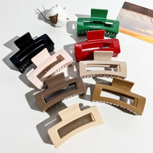 Minimalist Fashion 8.5cm Square Hollow Hair Claw Clip Large Plastic Geometric Shark Clip For Women Daily Styling Accessory