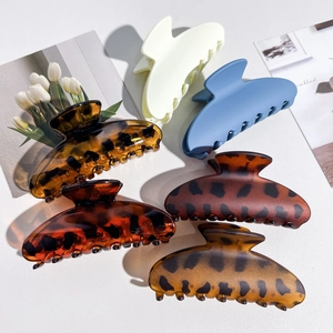 Leopard Print Large Hair Claw Clip For Women Matte Glossy Shark Clip Fashion Thick Hair Accessories Half Moon Headwear