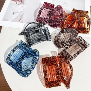 Fashion Leopard Print Polycarbonate Hair Claw Clip For Women Minimalist Hollow Design Non-Slip Hair Clamp Commute Daily Hair Accessory