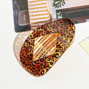 Elegant leopard print acetate hair claw clip with oval hollow design for women