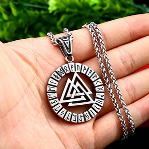 Βίκινγκ Valknut μενταγιόν από ανοξείδωτο ατσάλι με σκανδιναβικούς ρούνους και αλυσίδα