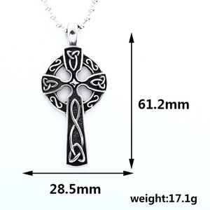 Vintage-Anhänger aus Edelstahl mit Keltenkreuz, Trinity-Knoten-Gravur und Perlenkette für Herren