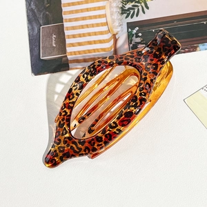 Curved leopard print hair claw clip in amber translucent acrylic for women