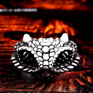 Retro-Viper-Schlangenkopf-Ring aus silbernem Edelstahl im Vintage-Stil mit Schuppen