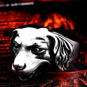 Bague vintage Golden Retriever en acier inoxydable au style punk avec tête de chien détaillée