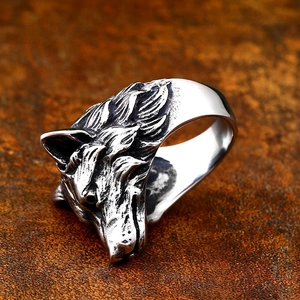 Bague tête de loup vintage pour homme en acier inoxydable avec détails et fini antique