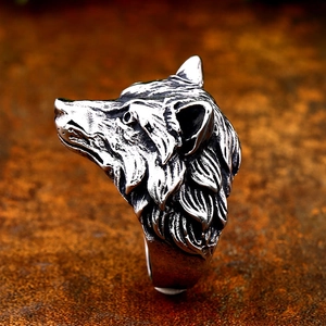 Bague tête de loup vintage en acier inoxydable pour hommes avec détails punk argent