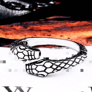 Vintage stainless steel double headed snake ring with detailed scales for men