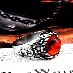 Bague gothique rétro avec pierre rouge et griffes en acier inoxydable antique