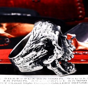Retro stainless steel skull ring for men with vintage silver finish on red velvet base