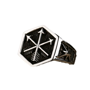 Vintage stainless steel signet ring for men with arrow relief and a hexagonal top design