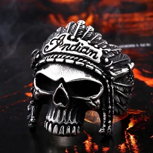 Anello teschio capo indiano in acciaio inossidabile retrò con copricapo piumato