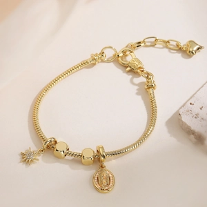 Bracelet serpent plaqué or 18 carats avec breloques soleil et médaille religieuse