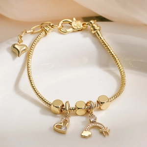Bracelet chaîne serpent plaqué or 18 carats avec breloques cœur et pendentifs arc-en-ciel