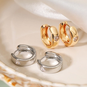 Minimalist 18K Gold Plated Copper Heart Huggie Hoop Earrings For Women Elegant Rhinestone Inlaid Small Jewelry Finger Earrings