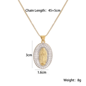 Vue détaillée du pendentif ovale Vierge Marie avec dimensions 3cm x 1,6cm et chaîne