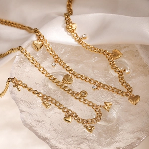 Luxuriöse 18K vergoldete Kette mit Herzanhängern und Buchstabenanhängern für Damen