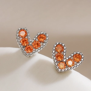 Orecchini a lobo a cuore in argento con zirconi arancioni e bordo decorato per donna